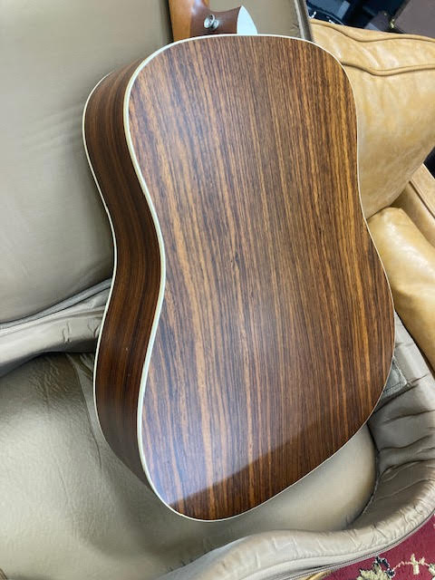 Taylor 210 acoustic guitar w/ Taylor bag (preowned)