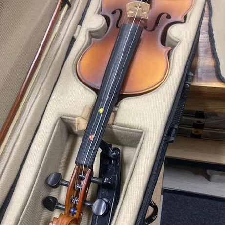 Vivo 4/4 violn w/ shoulder rest (preowned)