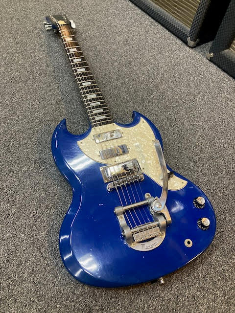 1999 USA Gibson SG Deluxe (Three Mini Humbucker) – Super Rare Blue Ice (pre-owned – in very good condition)
