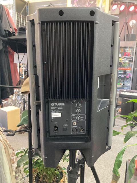 Yamaha MSR400 speakers pair w/ stands . (preowned)