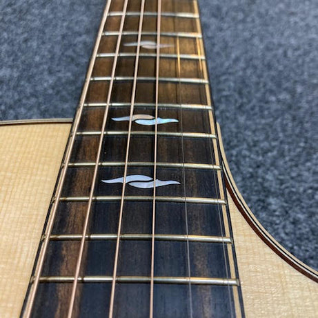 Taylor 814CE DLX acoustic electric guitar (preowned)