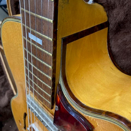 Vintage 1954 Harmony H62 Meteor Blonde w/ case