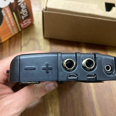 TonewoodAmp Unplug effects unit for acoustic guitar (preowned)