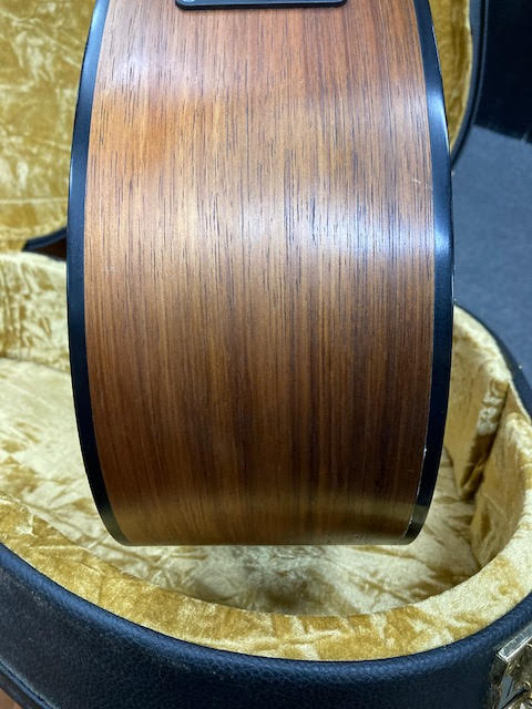 Maton SRS808 blackwood w/ case (preowned)