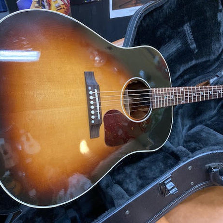 Gibson J45 standard 2024 w/ hardcase (preowned)