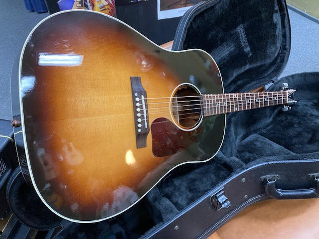 Gibson J45 standard 2024 w/ hardcase (preowned)