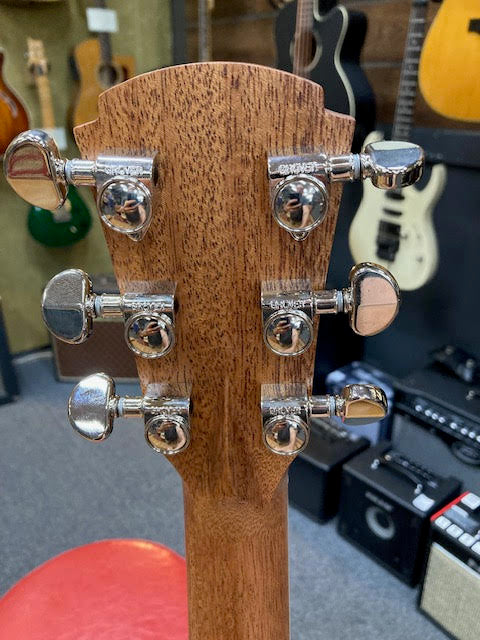 Cole Clark All solid Spruce/Mahogany w/ gigcase Brand New