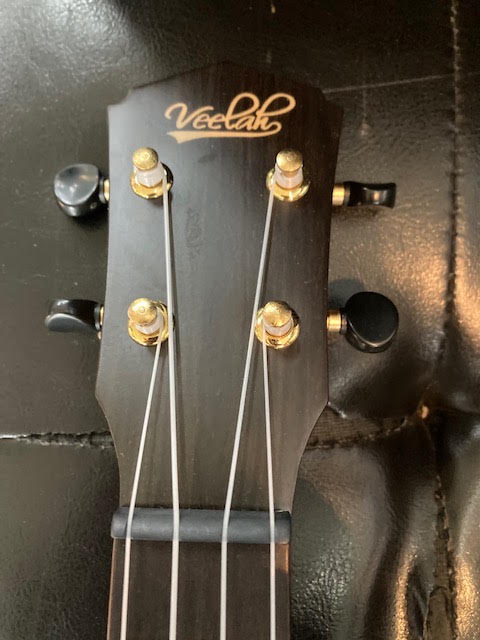 Veelah Concert Ukulele solid Acacia top w/ gigbag