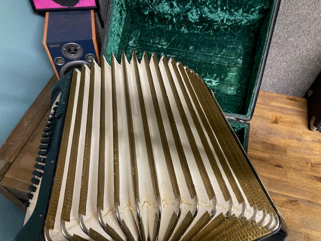 Hohner Arietta IIM accordian