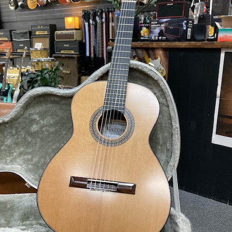 Katon MCG35/C 3/4 guitar w/ hardcase (preowned)