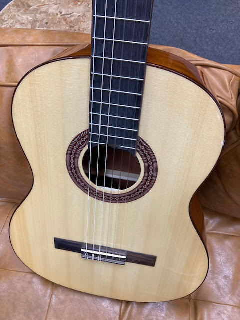 Cordoba C5 spruce top w/deluxe bag