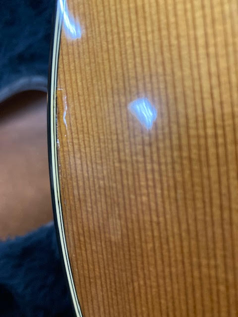 Taylor 710CE 1999 acoustic/electric guitar w/ case