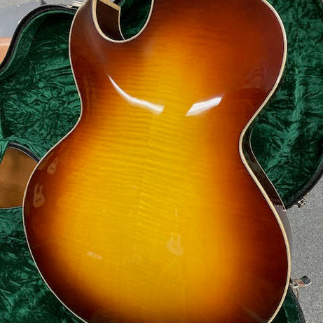 Eastman AR480CE-SB John Pisano Signature Sunburst Archtop Guitar – 2024 (pre-owned)