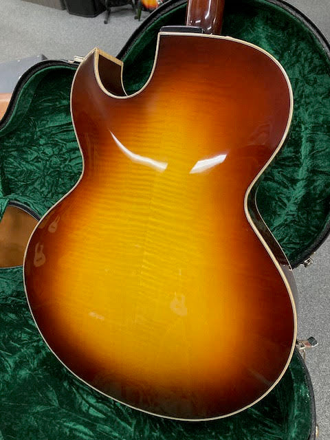 Eastman AR480CE-SB John Pisano Signature Sunburst Archtop Guitar – 2024 (pre-owned)