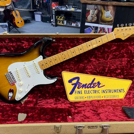 Fender Stratocaster Vintage II 1957RI w/case (preowned)