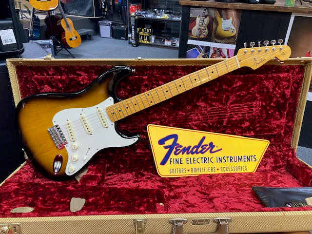 Fender Stratocaster Vintage II 1957RI w/case (preowned)