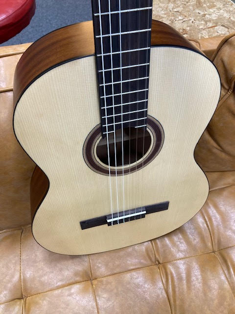 Alura classical guitar w/gigbag