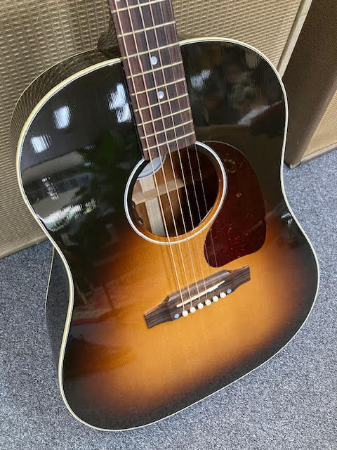 Gibson J45 standard 2024 w/ hardcase (preowned)