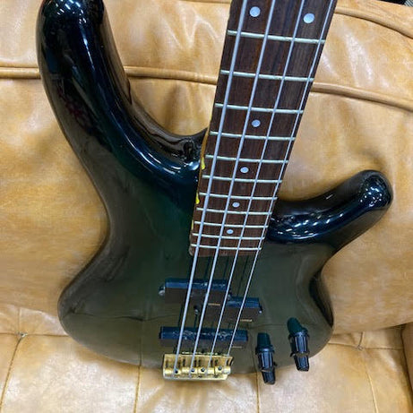 Yamaha Motion B Bass Emerald green w/ hardcase