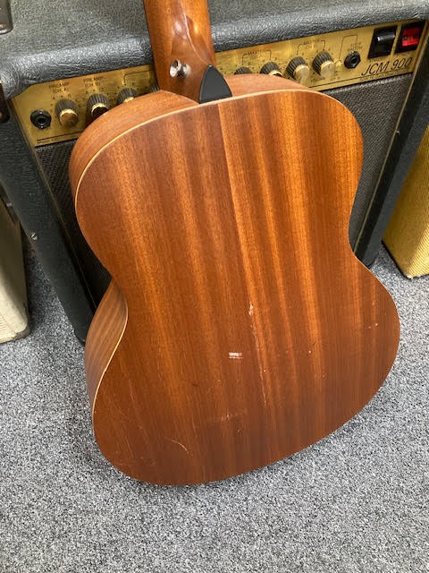 Preowned Taylor GS Mini w/ deluxe gigbag
