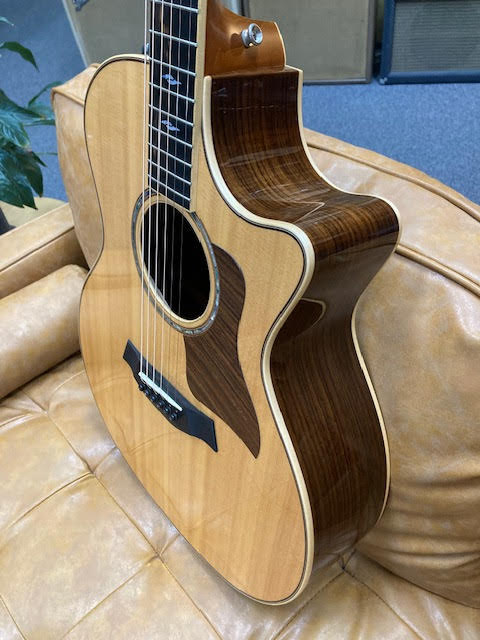 TAYLOR 814ce ACOUSTIC ELECTRIC GUITAR W/ CASE (PREOWNED)