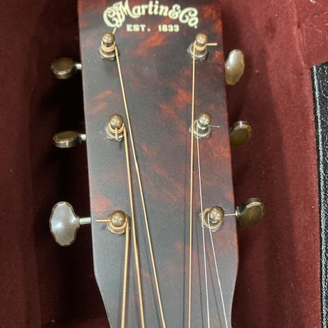 Martin CEO-9  acoustic guitar w/ case (preowned)