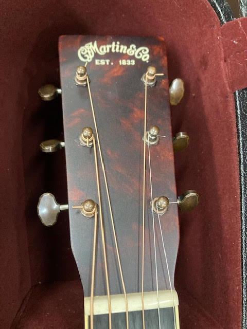 Martin CEO-9  acoustic guitar w/ case (preowned)
