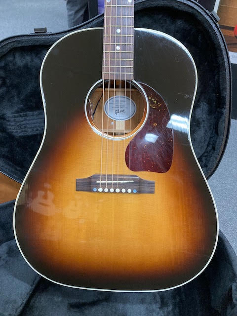 Gibson J45 standard 2024 w/ hardcase (preowned)