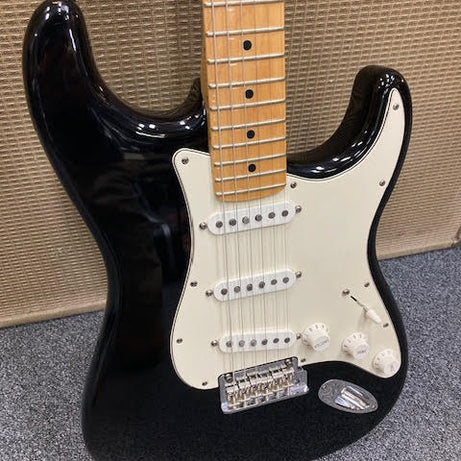 Fender Stratocaster 2008 Black Immaculate condition w/ case