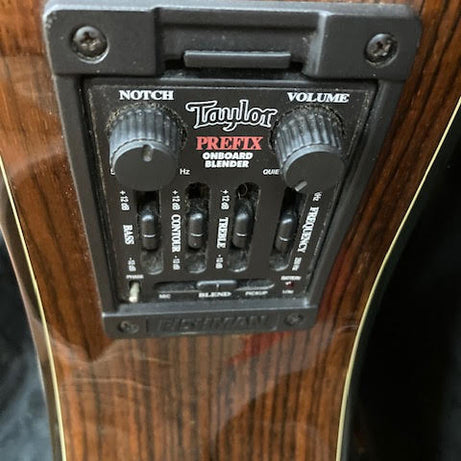 Taylor 710CE 1999 acoustic/electric guitar w/ case