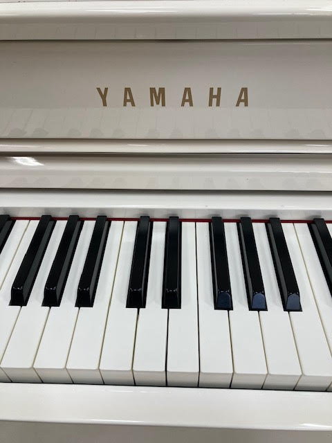 Yamaha CLP-565GP White digital baby grand piano (preowned) w/ stool