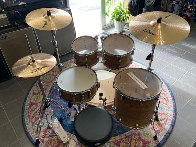 Pearl Decade Maple Satin Caramel Veil drum kit package