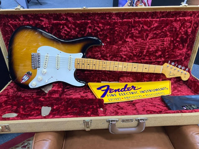 Fender Stratocaster Vintage II 1957RI w/case (preowned)