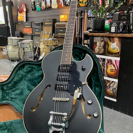 Guild Starfire 1 Jet90 Semi Hollow Satin Black / hardcase ( preowned )