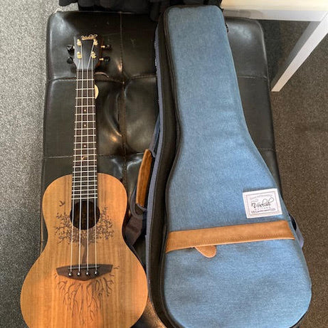Veelah Concert Ukulele solid Acacia top w/ gigbag