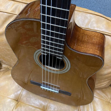 Altura A5-CE classical acoustic/electric guitar w/ Deluxe padded gigbag