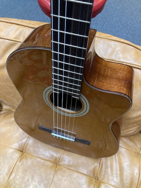 Altura A5-CE classical acoustic/electric guitar w/ Deluxe padded gigbag
