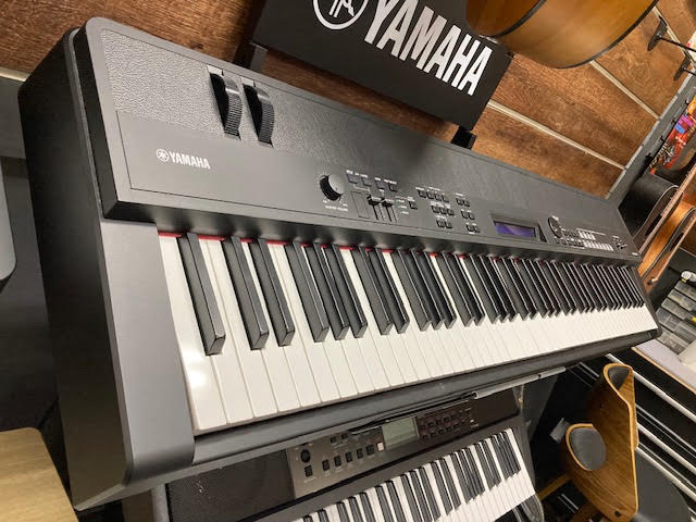 Yamaha CP40 Stage Professional Piano (preowned) w/ stand + sustain pedal .