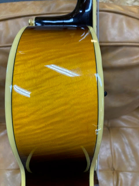 Washburn J-5 Hollowbody 2013 Jazz series (preowned)