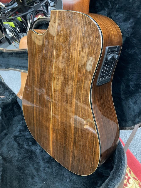 Taylor 710CE 1999 acoustic/electric guitar w/ case