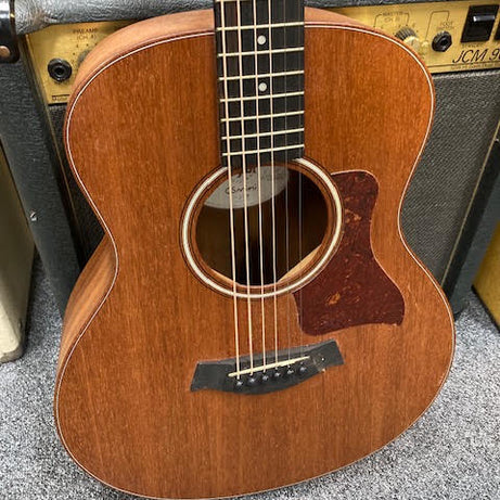 Preowned Taylor GS Mini w/ deluxe gigbag