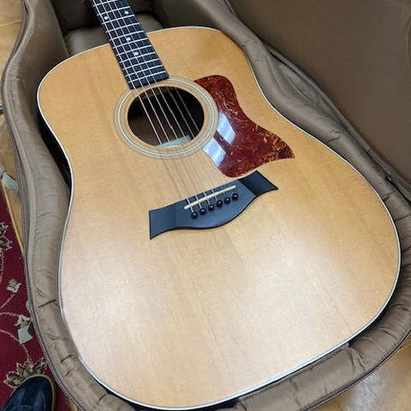 Taylor 210 acoustic guitar w/ Taylor bag (preowned)