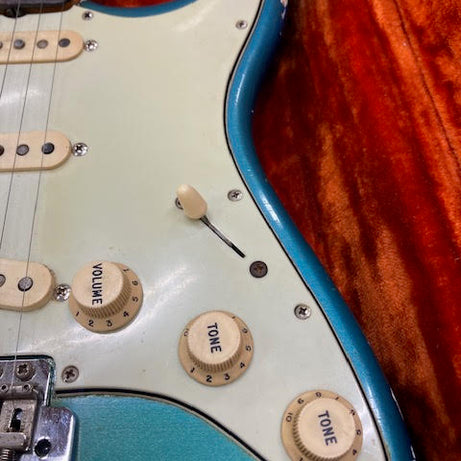 Fender Stratocaster 1962 electric guitar w/ original case - refin