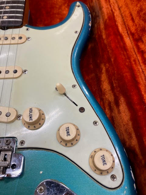 Fender Stratocaster 1962 electric guitar w/ original case - refin