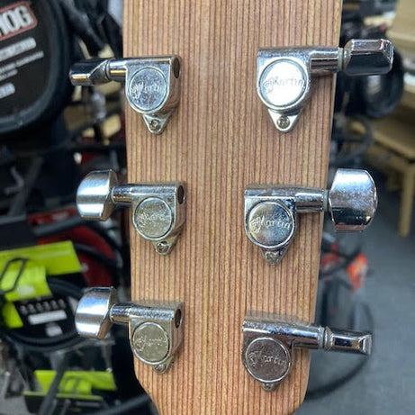 Martin OM-1 acoustic/electric guitar w/case (preowned)