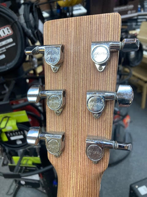 Martin OM-1 acoustic/electric guitar w/case (preowned)