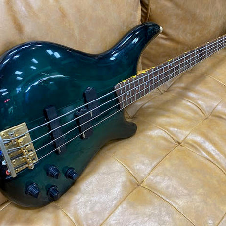Yamaha Motion B Bass Emerald green w/ hardcase