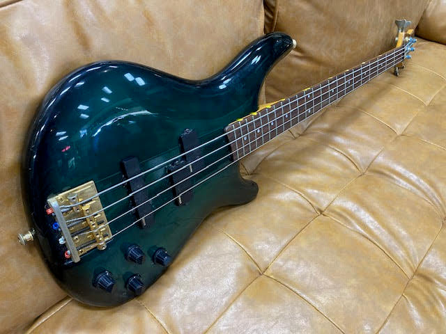 Yamaha Motion B Bass Emerald green w/ hardcase
