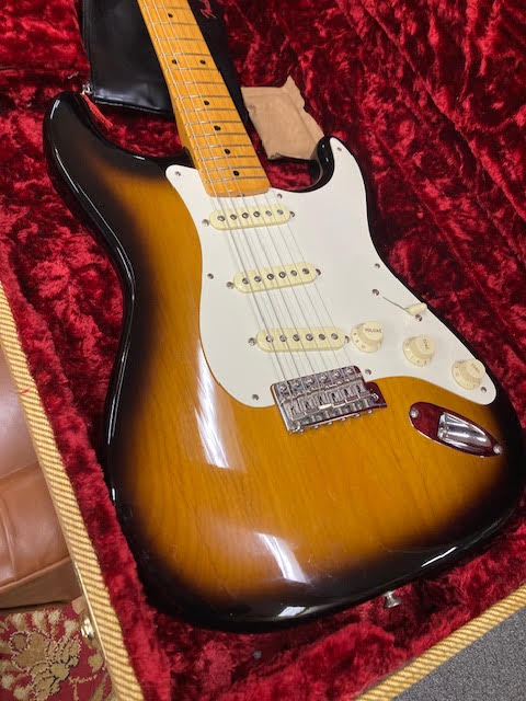 Fender Stratocaster Vintage II 1957RI w/case (preowned)