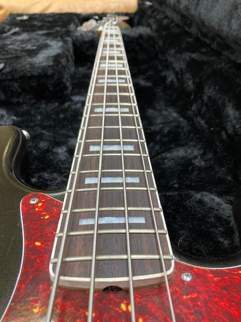 Custom Jazz bass w/ Fender case (preowned)